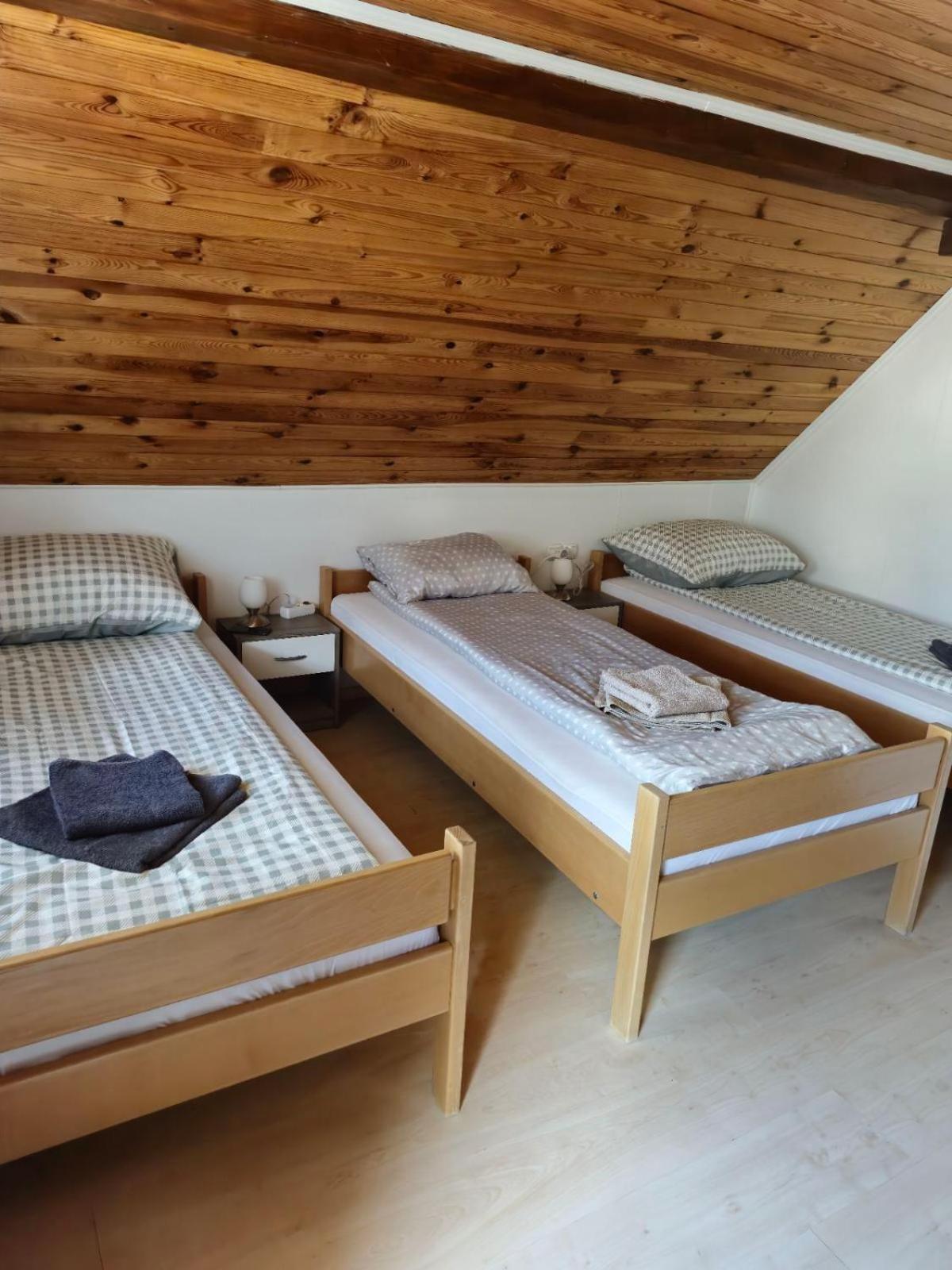 Kometer Soba Apartment Bovec Bagian luar foto